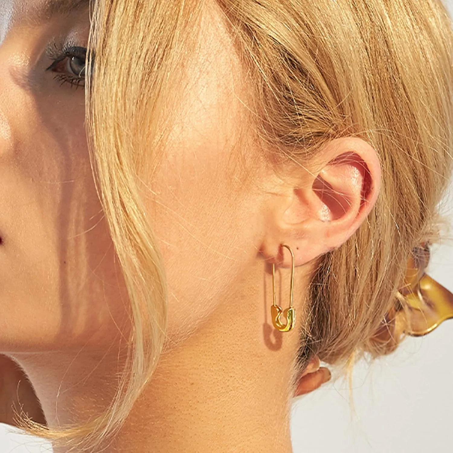 SANNYRA Safety Pin Earrings for Women, Gold Paperclip Earrings for Women Trendy, Minimalist Dangle Hoop Paper Clip Ear Hoop Studs Daily Jewelry